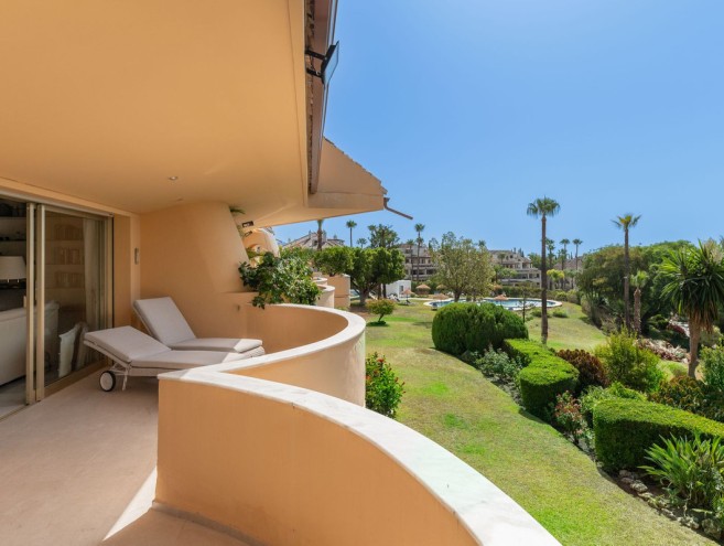 Apartamento for sale in Nueva Andalucía, Marbella