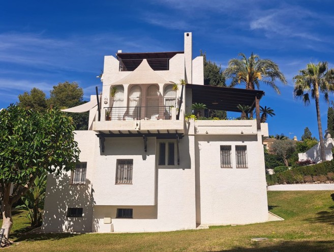 Villa for sale in Nueva Andalucía, Marbella