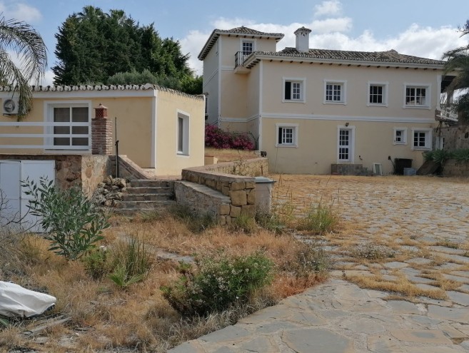 Villa for sale in La Quinta, Marbella