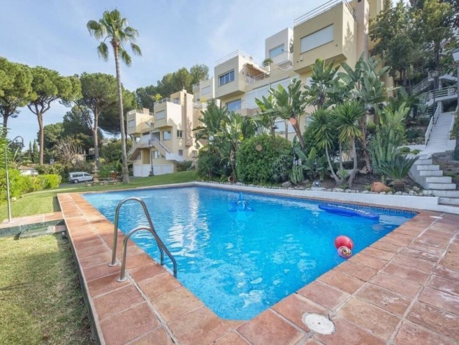 Apartment for sale in Nueva Andalucía, Marbella