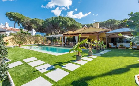Villa for sale in , Elviria