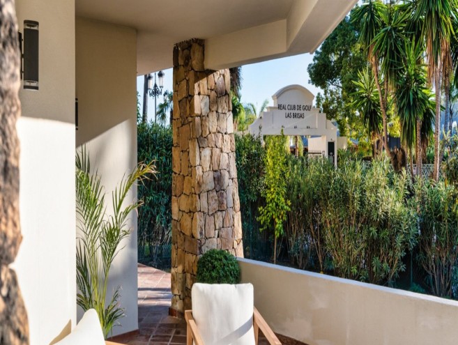 Apartment for sale in Nueva Andalucía, Marbella