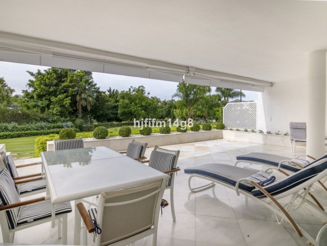 Apartment for sale in Nueva Andalucía, Marbella