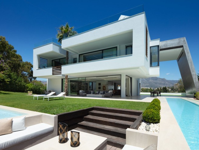 Villa for sale in Nueva Andalucía, Marbella