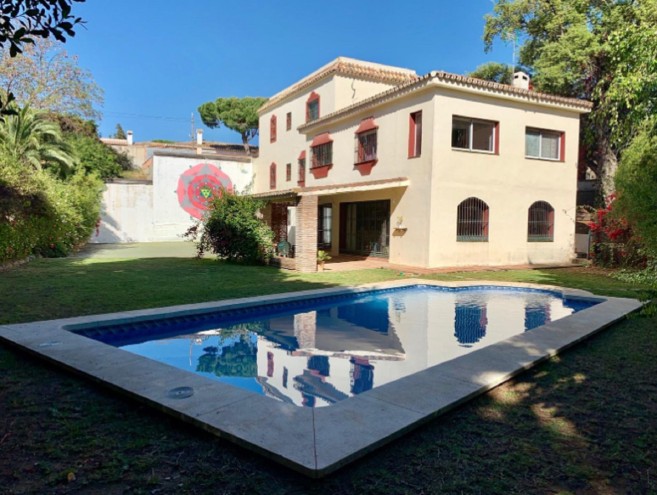 Villa for sale in Elviria, Marbella