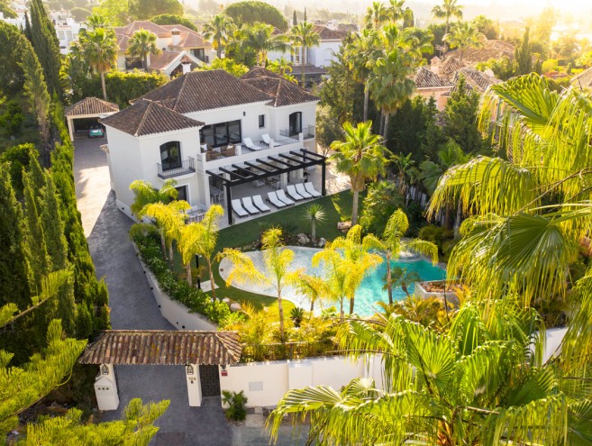 Villa for sale in Nueva Andalucía, Marbella