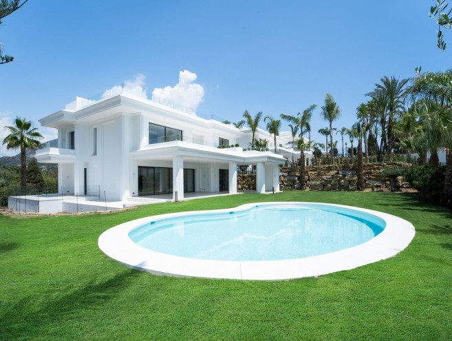 Villa for sale in The Golden Mile, Marbella