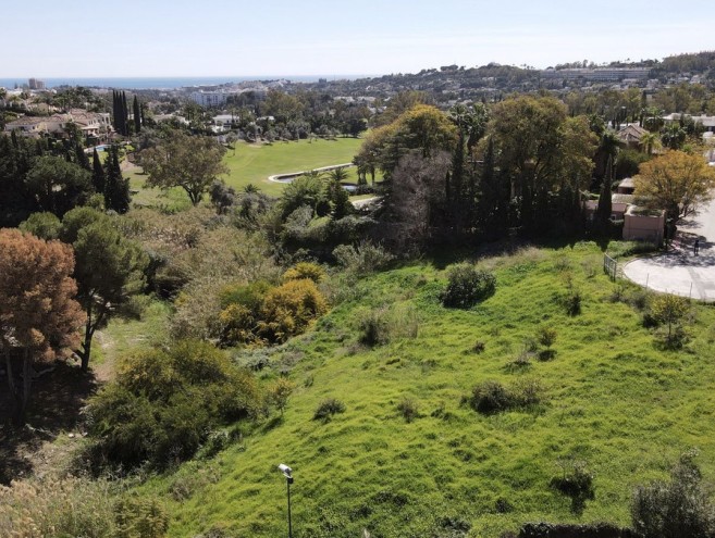 Terreno for sale in Nueva Andalucía, Marbella