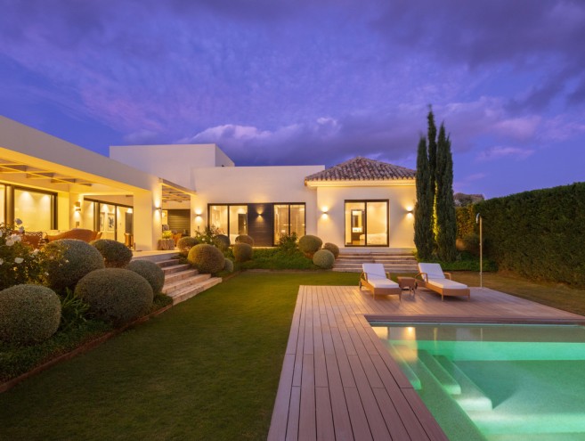Villa for sale in Nueva Andalucía, Marbella