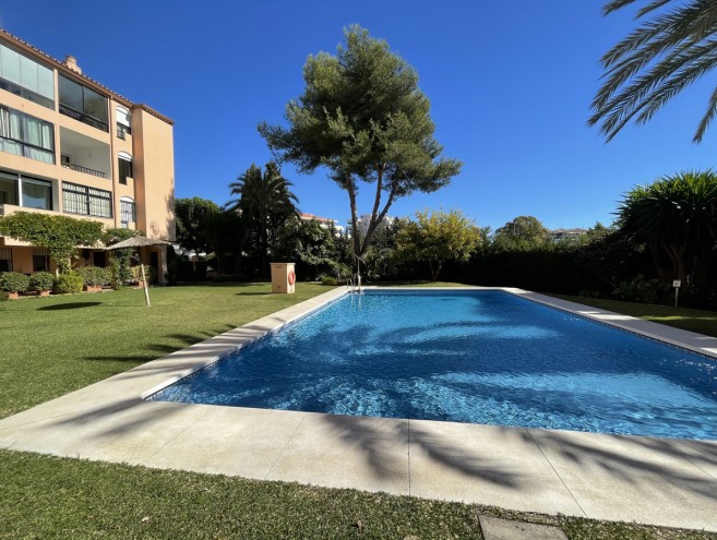 Apartment for sale in Nueva Andalucía, Marbella