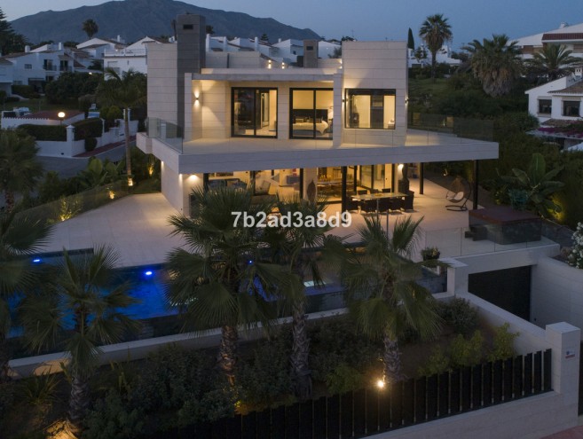 Villa for sale in Nueva Andalucía, Marbella