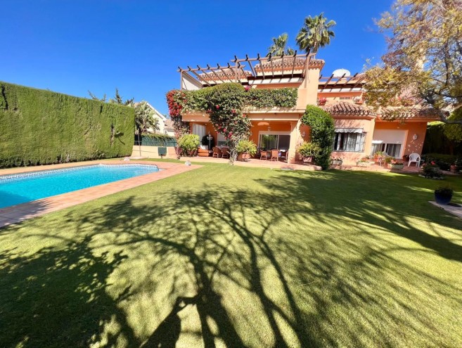 Villa for sale in Nueva Andalucía, Marbella