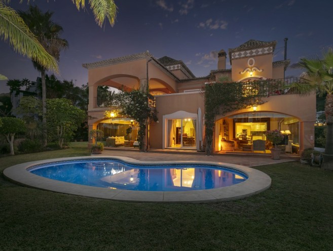 Villa for sale in La Quinta, Marbella
