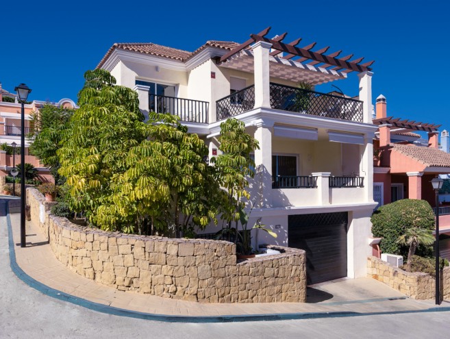 Townhouse for sale in Nueva Andalucía, Marbella