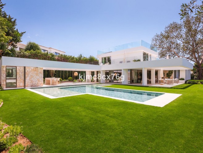 Villa for sale in Nueva Andalucía, Marbella