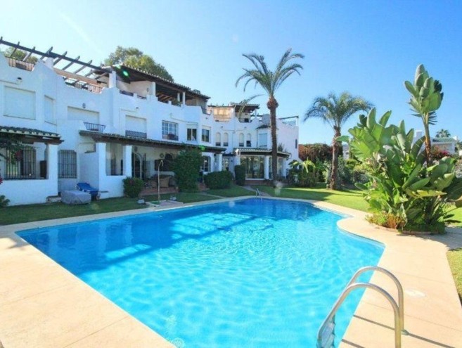 Townhouse for sale in Nueva Andalucía, Marbella