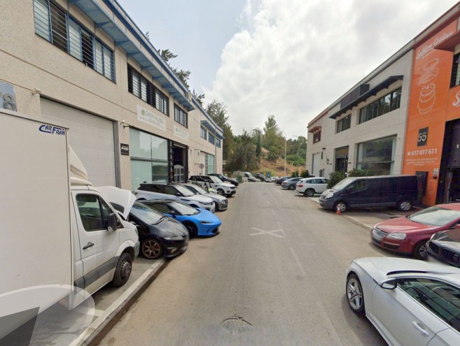 Comercial for sale in Nueva Andalucía, Marbella