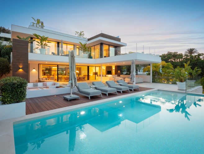 Villa for sale in Las Brisas, Marbella