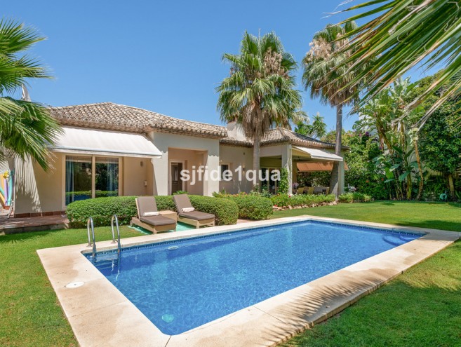 Villa for sale in Nueva Andalucía, Marbella