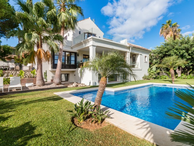 Villa for sale in Guadalmina Alta, Marbella