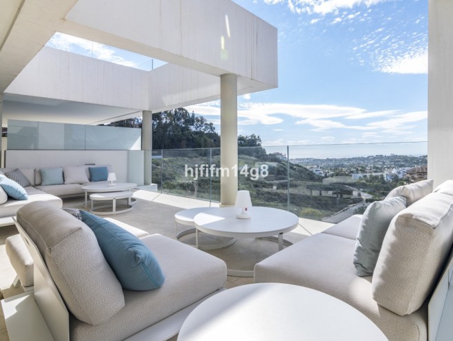 Apartment for sale in Nueva Andalucía, Marbella