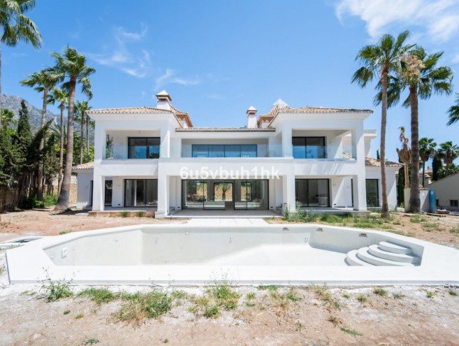 Villa for sale in Sierra Blanca, Marbella