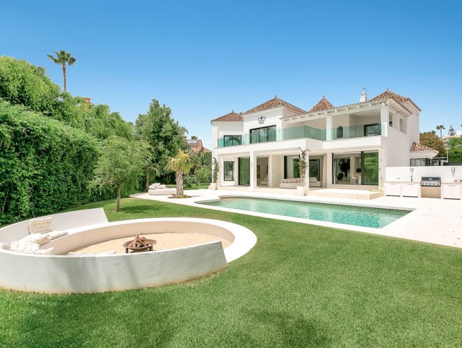 Villa for sale in Nueva Andalucía, Marbella