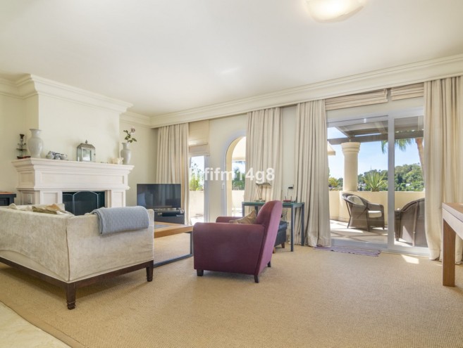 Apartment for sale in Nueva Andalucía, Marbella