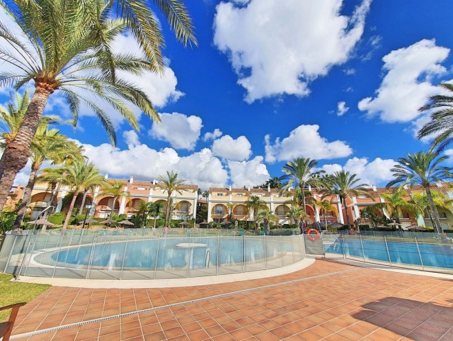 Unifamiliar for sale in Bahía de Marbella, Marbella