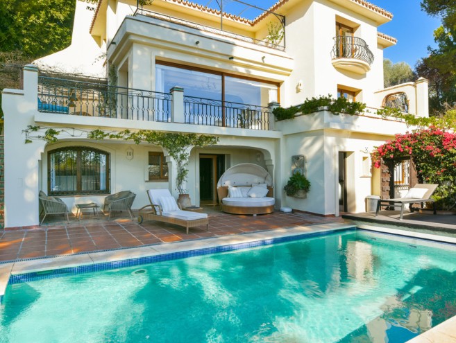 Villa for sale in Río Real, Marbella