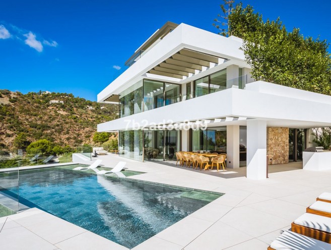 Villa for sale in La Quinta, Marbella