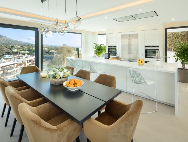 Villa for sale in La Quinta, Marbella