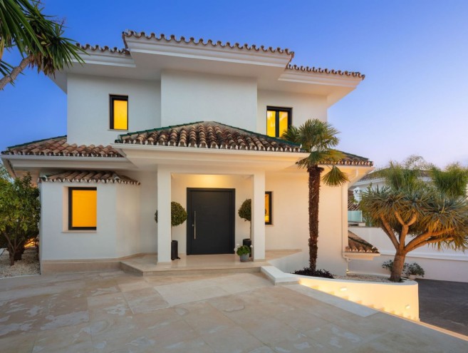 Villa for sale in Nueva Andalucía, Marbella