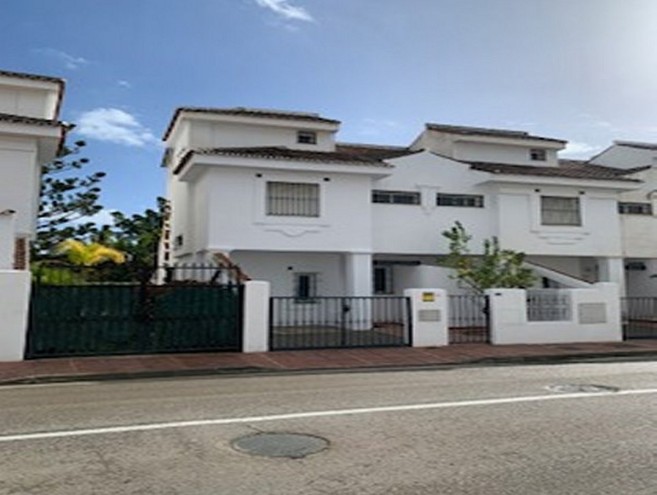 Unifamiliar for sale in Nueva Andalucía, Marbella
