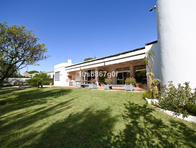 Villa for sale in Guadalmina Alta, Marbella