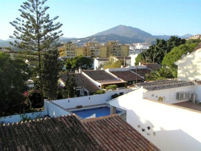 Villa for sale in Nueva Andalucía, Marbella
