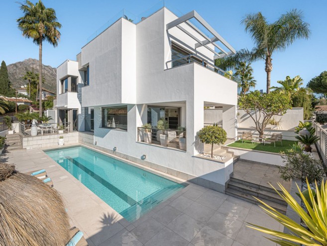 Villa for sale in Nagüeles, Marbella