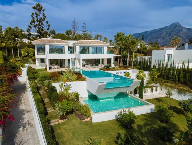 Villa for sale in Nueva Andalucía, Marbella