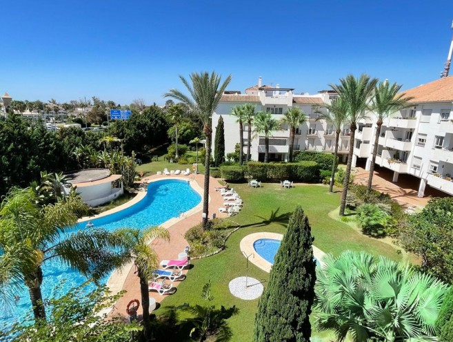 Apartment for sale in Nueva Andalucía, Marbella