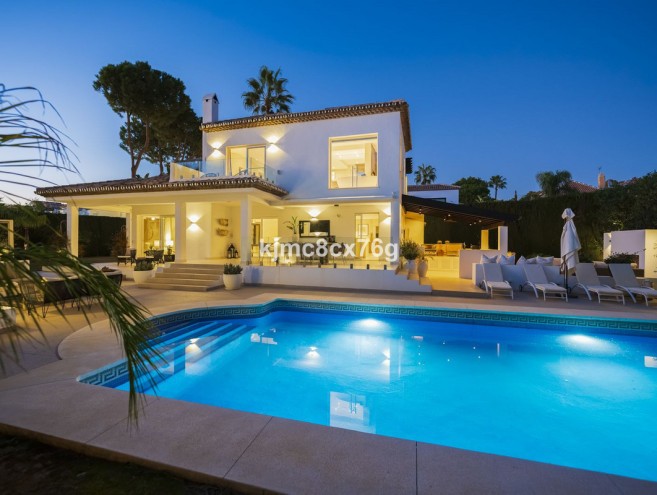 Villa for sale in Nueva Andalucía, Marbella