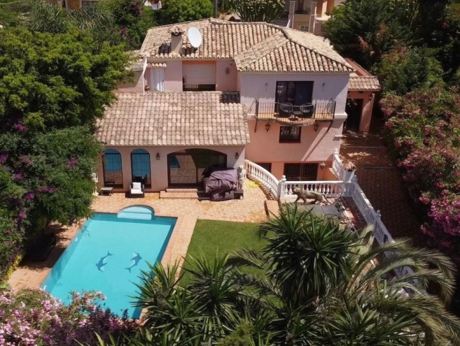 Villa for sale in Nueva Andalucía, Marbella