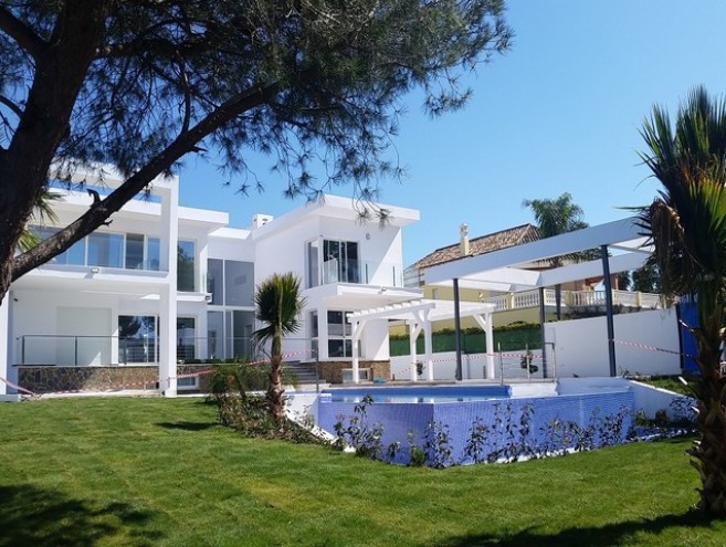 Villa for sale in Nueva Andalucía, Marbella