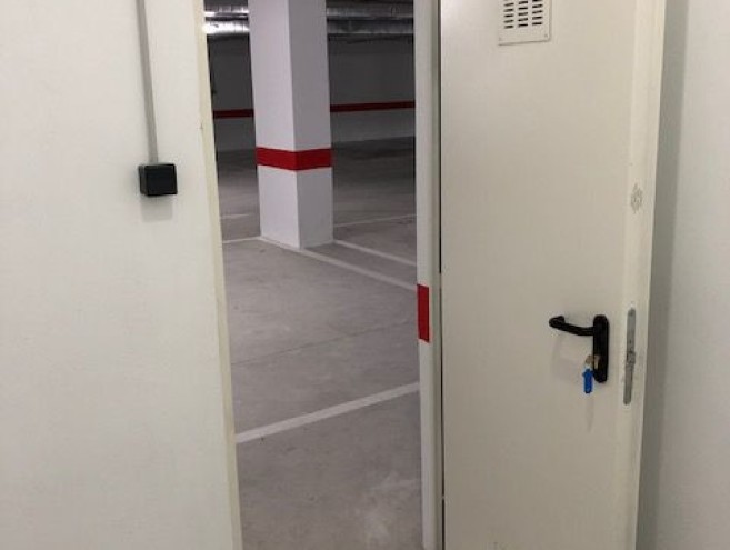 Comercial for sale in Nueva Andalucía, Marbella