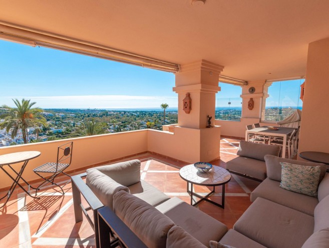 Apartment for sale in Nueva Andalucía, Marbella