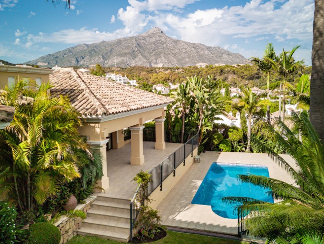 Villa for sale in Nueva Andalucía, Marbella