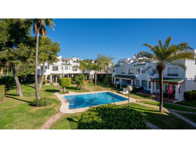 Townhouse for sale in Nueva Andalucía, Marbella