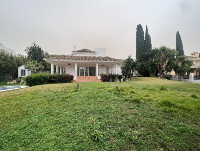 Villa for sale in Nueva Andalucía, Marbella