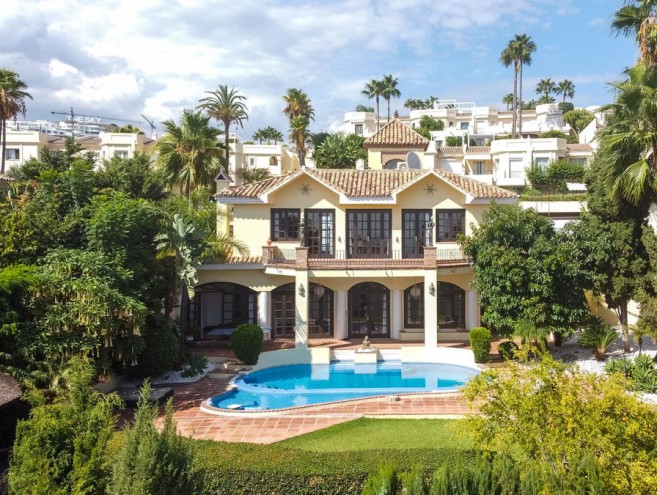 Villa for sale in La Quinta, Marbella