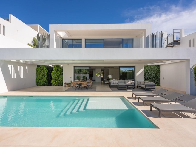 Villa for sale in The Golden Mile, Marbella