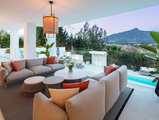 Villa for sale in Nueva Andalucía, Marbella